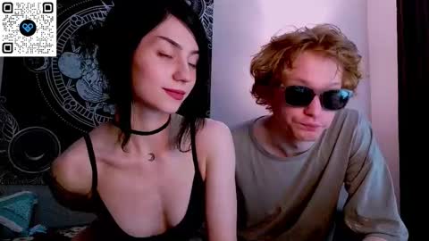 Snapshot of sweathome chatting on 11/18/25, 04:22 sweaties3 online show from 11/18/25, 04:22