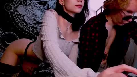 Snapshot of sweathome chatting on 12/05/25, 01:42 sweaties3 online show from 12/05/25, 01:42