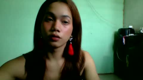 Snapshot of sweatydaniella18 chatting on 06/18/26, 12:00 sweatydaniella18 online show from 06/18/26, 12:00