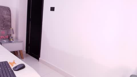 Debora  online show from 11/24/25, 11:54