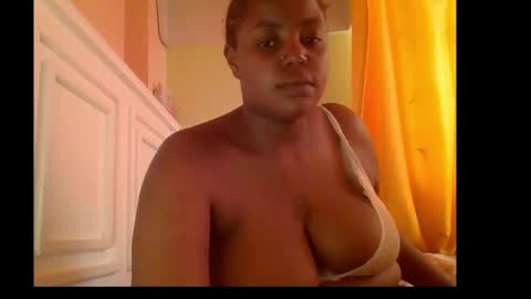 Snapshot of sweet52537 chatting on 11/23/25, 12:05 sweet52537 online show from 11/23/25, 12:05