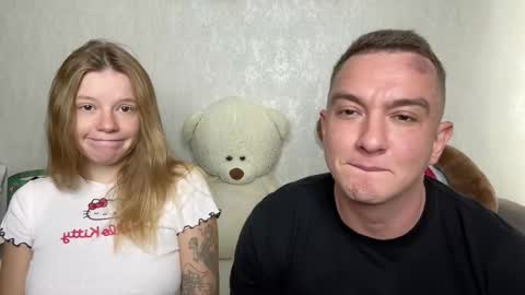 Mia and Robert online show from 10/03/25, 06:21