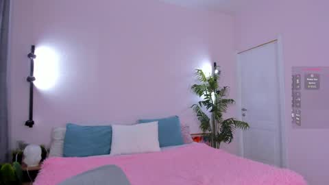 Snapshot of sweet__monica chatting on 05/05/26, 01:35 Monica GTM 3MoTuWeFrSa 500pm-1000pm online show from 05/05/26, 01:35