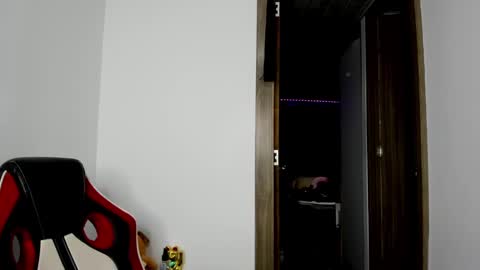 Snapshot of sweet__suck69bitch chatting on 03/01/25, 01:43 sweet__suck69bitch online show from 03/01/25, 01:43