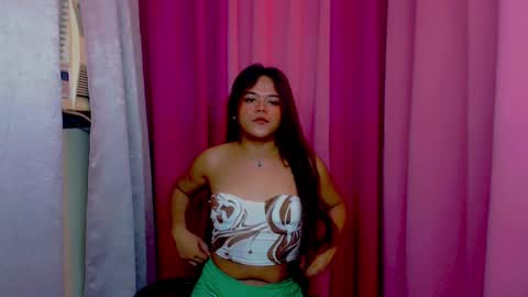 Snapshot of sweet_ahrii chatting on 02/21/25, 05:56 CLEO online show from 02/21/25, 05:56