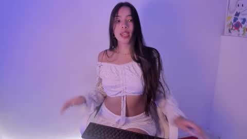 Snapshot of sweet_and_wild05 chatting on 11/13/25, 07:13 Julieta online show from 11/13/25, 07:13