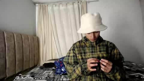 Snapshot of sweet_angels0 chatting on 11/12/25, 05:08 Andy online show from 11/12/25, 05:08