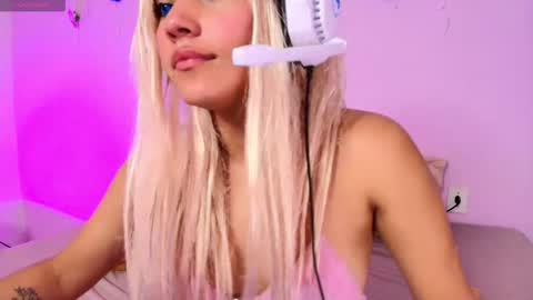 Snapshot of sweet_april2005 chatting on 01/13/26, 02:00 April sweet online show from 01/13/26, 02:00