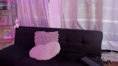 Snapshot of sweet_bellaa_ chatting on 06/17/26, 04:48 Bella online show from 06/17/26, 04:48