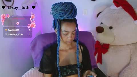 Snapshot of sweet_bluee chatting on 12/22/24, 12:49 Tutti  online show from 12/22/24, 12:49