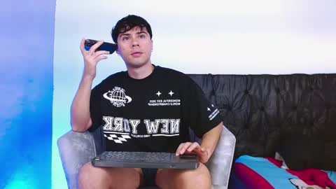 Snapshot of sweet_boysxss chatting on 02/26/26, 11:31 Theo ithan leo online show from 02/26/26, 11:31