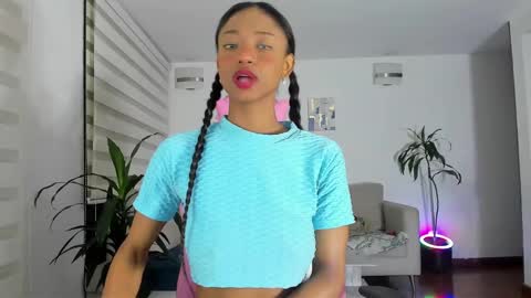 sweet_brunette88 online show from 01/06/25, 12:27