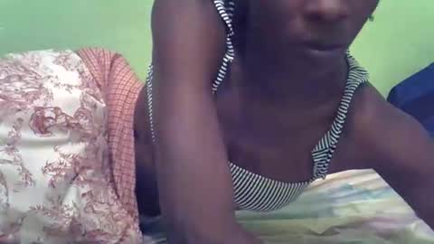 Snapshot of sweet_candie01 chatting on 11/21/25, 02:21 sweet_candie01 online show from 11/21/25, 02:21