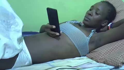 Snapshot of sweet_candie01 chatting on 12/14/25, 11:37 sweet_candie01 online show from 12/14/25, 11:37