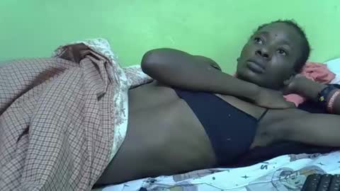 Snapshot of sweet_candie01 chatting on 12/17/25, 03:45 sweet_candie01 online show from 12/17/25, 03:45