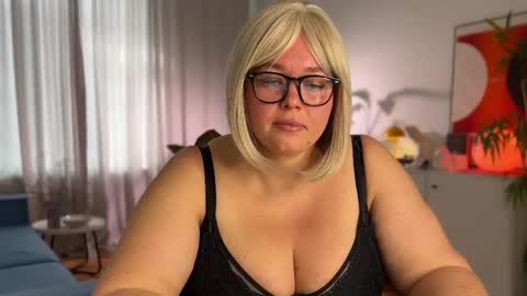 Caroline online show from 04/22/26, 07:00