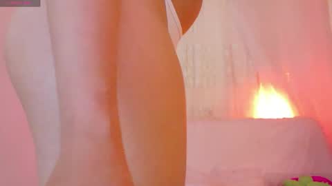 Snapshot of sweet_carine chatting on 04/01/26, 12:06 camil online show from 04/01/26, 12:06