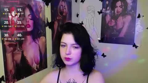 Snapshot of sweet_cherryg chatting on 03/11/25, 02:07 Ivy online show from 03/11/25, 02:07