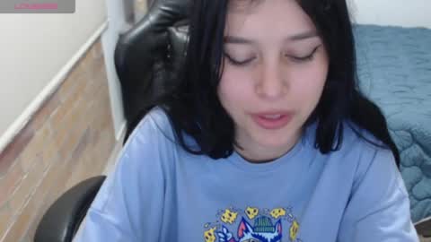 Snapshot of sweet_cloe444 chatting on 06/20/26, 04:32 sweet_cloe444 online show from 06/20/26, 04:32