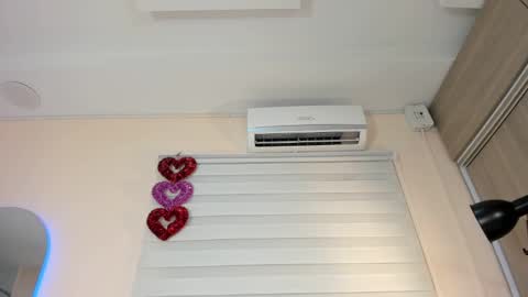 Snapshot of sweet_couples1 chatting on 12/17/24, 11:38 sweet_couples1 online show from 12/17/24, 11:38