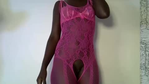 Snapshot of sweet_diva19 chatting on 05/20/26, 01:45 sweet_diva19 online show from 05/20/26, 01:45