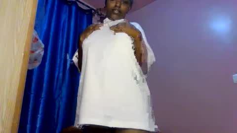 Snapshot of sweet_ebony001 chatting on 03/20/26, 05:18 sweet_ebony001 online show from 03/20/26, 05:18