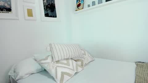 Miss Thang online show from 11/18/25, 08:24