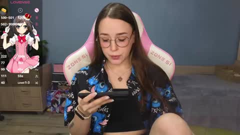 Snapshot of sweet_frosty chatting on 12/19/24, 02:56 Alice online show from 12/19/24, 02:56