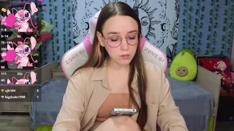 Snapshot of sweet_frosty chatting on 02/12/25, 04:01 Alice online show from 02/12/25, 04:01