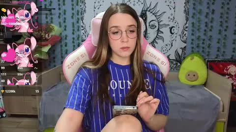 Snapshot of sweet_frosty chatting on 02/13/25, 04:00 Alice online show from 02/13/25, 04:00