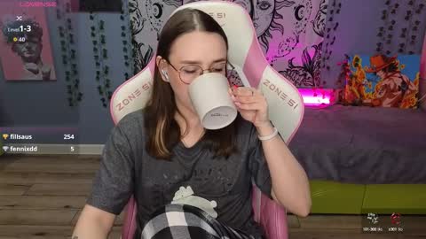 Snapshot of sweet_frosty chatting on 09/25/25, 04:27 Alice online show from 09/25/25, 04:27