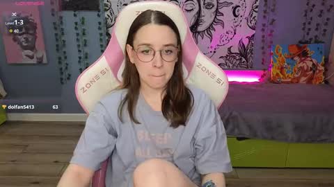 Snapshot of sweet_frosty chatting on 10/12/25, 04:11 Alice online show from 10/12/25, 04:11