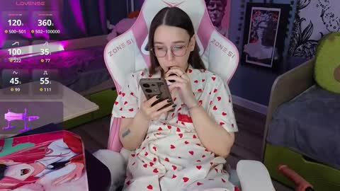 Snapshot of sweet_frosty chatting on 11/15/25, 03:26 Alice online show from 11/15/25, 03:26