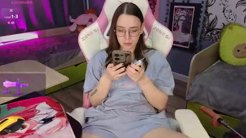 Snapshot of sweet_frosty chatting on 11/16/25, 03:23 Alice online show from 11/16/25, 03:23