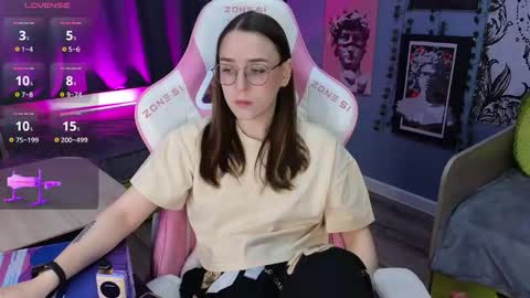 Snapshot of sweet_frosty chatting on 12/17/25, 03:12 Alice online show from 12/17/25, 03:12