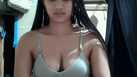 Snapshot of sweet_hazel25 chatting on 02/17/26, 06:36 Hazel online show from 02/17/26, 06:36