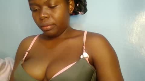 Snapshot of sweet_jamiie chatting on 10/03/25, 08:28 jay online show from 10/03/25, 08:28