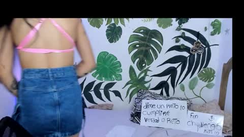 Snapshot of sweet_joint_girl chatting on 10/12/25, 11:31 Dahnna online show from 10/12/25, 11:31