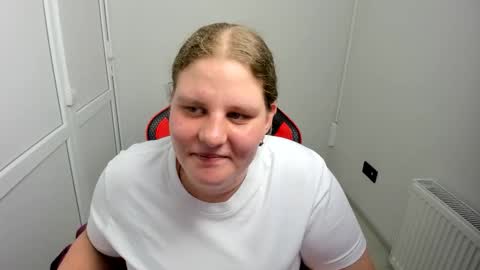 Snapshot of sweet_karla_la chatting on 06/04/26, 01:17 Karla online show from 06/04/26, 01:17