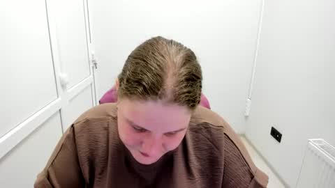 Snapshot of sweet_karla_la chatting on 06/16/26, 06:27 Karla online show from 06/16/26, 06:27