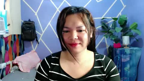 Snapshot of sweet_kendallxxxx chatting on 12/20/24, 02:19 Nicahhh online show from 12/20/24, 02:19