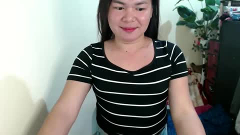 Snapshot of sweet_kendallxxxx chatting on 02/27/25, 12:13 Nicahhh online show from 02/27/25, 12:13