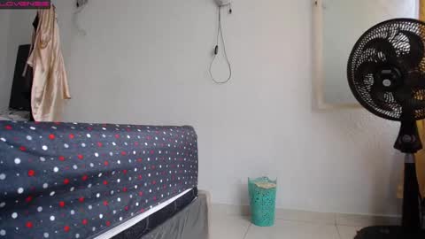 Snapshot of sweet_lady_16 chatting on 01/05/25, 04:16 Lady online show from 01/05/25, 04:16