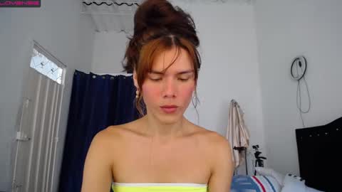 Snapshot of sweet_lady_16 chatting on 02/17/25, 03:20 Lady online show from 02/17/25, 03:20