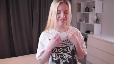 Lily online show from 04/27/26, 07:12