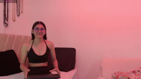 Mia online show from 05/02/26, 12:32