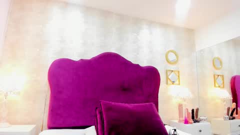 Luciana online show from 11/24/25, 08:19