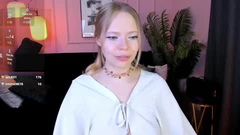 Snapshot of sweet_lucile chatting on 04/25/26, 01:41 Lucy online show from 04/25/26, 01:41