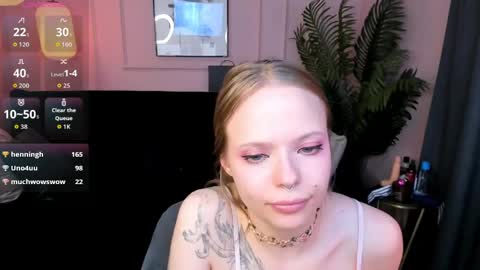 Snapshot of sweet_lucile chatting on 05/01/26, 06:45 Lucy online show from 05/01/26, 06:45