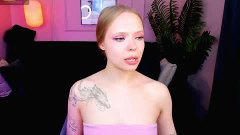 Snapshot of sweet_lucile chatting on 05/03/26, 02:01 Lucy online show from 05/03/26, 02:01